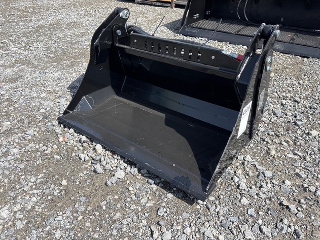 Image for E1. 2026 Unused GIYI GY-XKH39 Mini Skid Steer 4 in 1 Bucket