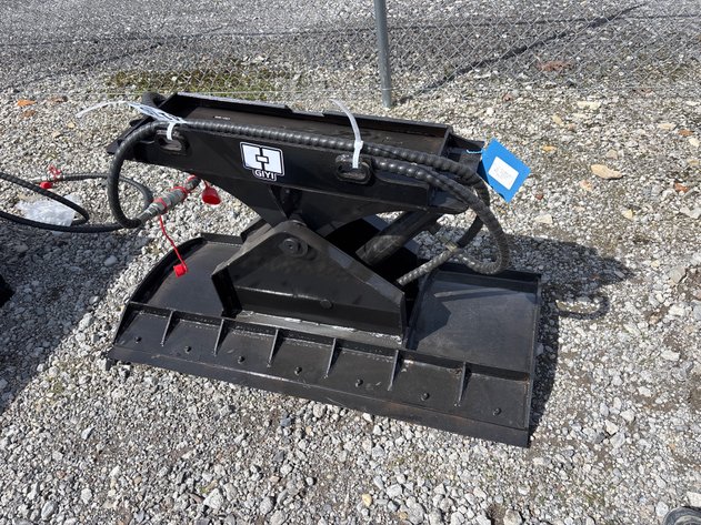 Image for E2. 2026 Unused GIYI GY-TXC mini skid steer Snow shovel