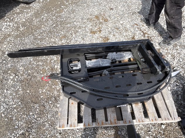 Image for 2026 Unused GIYI GY-SF60 skid stee Side shift fork