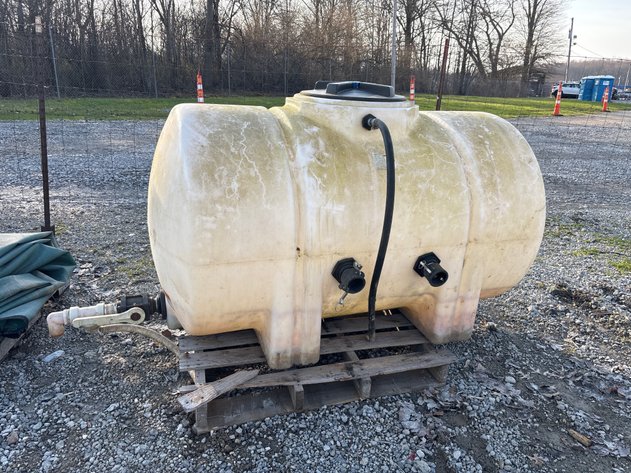 Image for E1. Poly tote tank