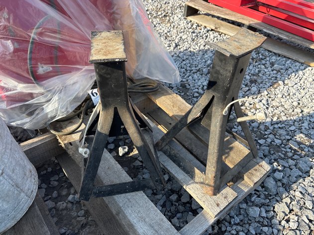 Image for D1. (2) jack stands