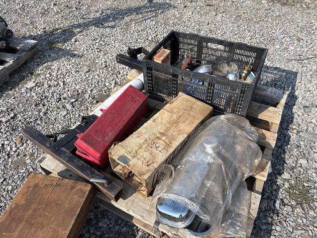 Image for D1. Pallet misc car parts