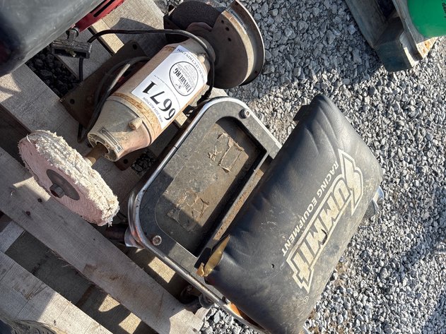 Image for D1. Rolling stool and pedestalgrinder