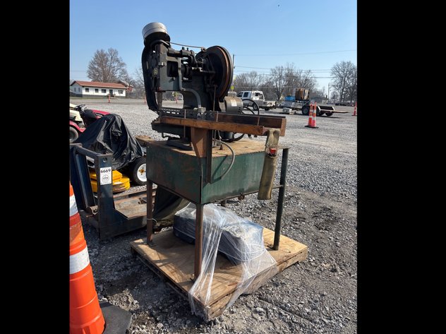 Image for D4b. Eyeletting (Grommet) machine