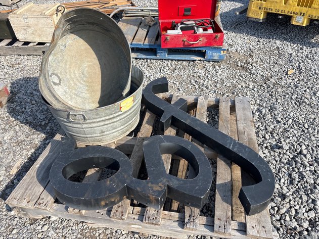 Image for D1. (2) letters “g” and “f” and (2) metal buckets