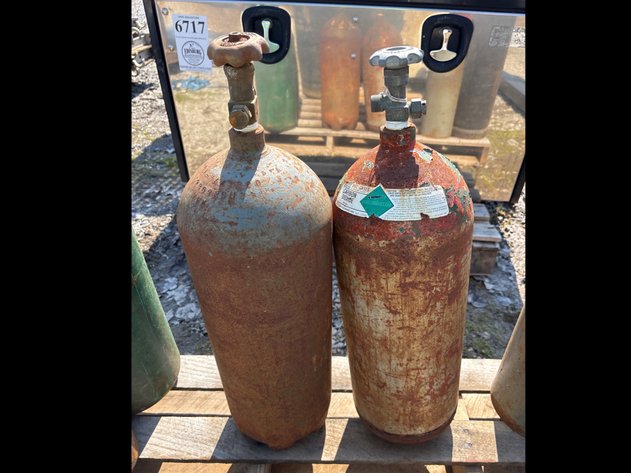 Image for E1. (2) carbon dioxide tanks