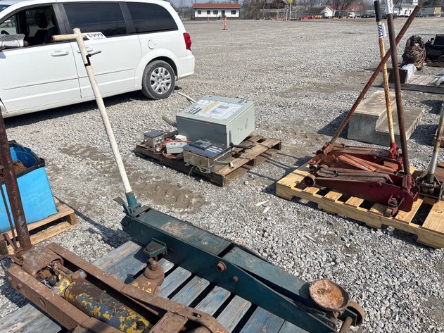 Image for E1. Floor jack