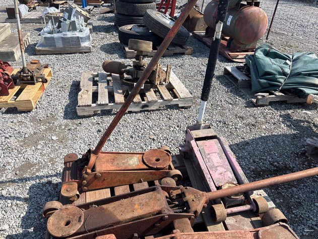 Image for E1. (3) floor jacks