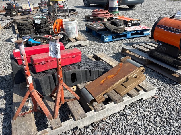 Image for D1. Craftsman sander and (2) work stands