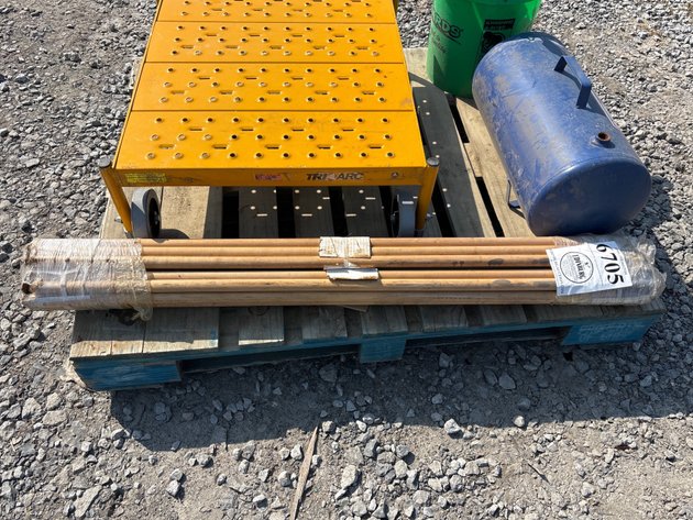 Image for D1. Wooden broom sticks with threaded ends