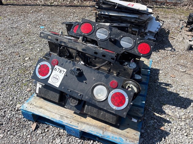 Image for D1g. Truck tail light panels