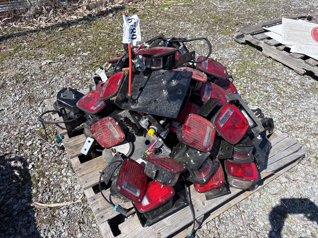 Image for D1g. Peterbilt truck loghts