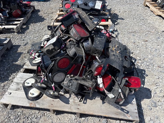 Image for D1g. Pallet of truck lights