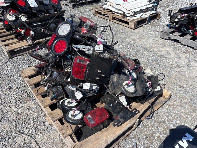 Image for D1g. Pallet of truck lights