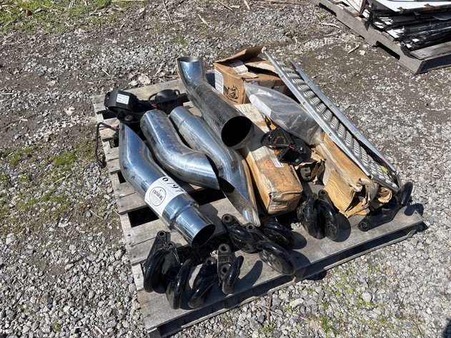 Image for D1g. Pallet of misc truck parts