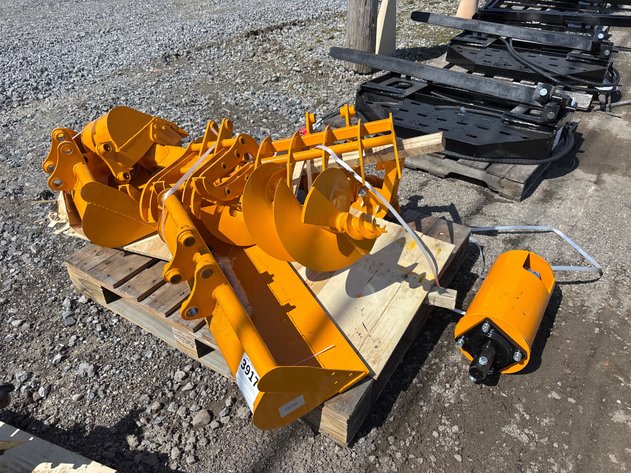 Image for E4. Unused GIYI QTY (8) CAT 301 Excavator Attachment