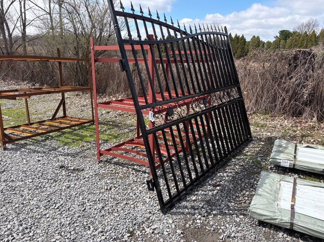 Image for D1r. IRanch IRIG Iron Bi-Parting Gate. Dimensions are 165.35x1.57x86.61 inches and weighs 110.23 pounds. Features climate and temperature resistance.