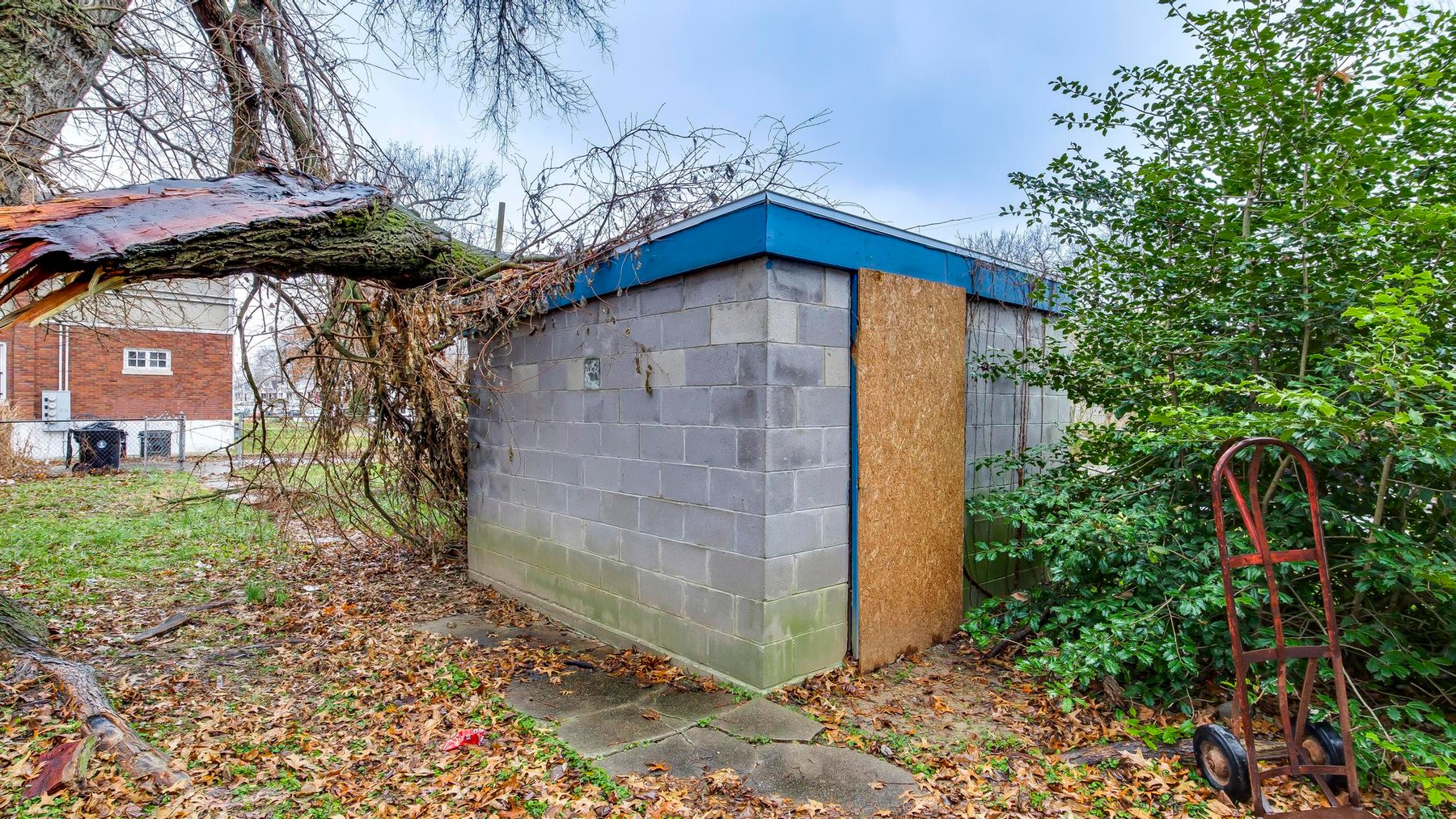 Image for Bank Owned Sixplex: Published Reserve