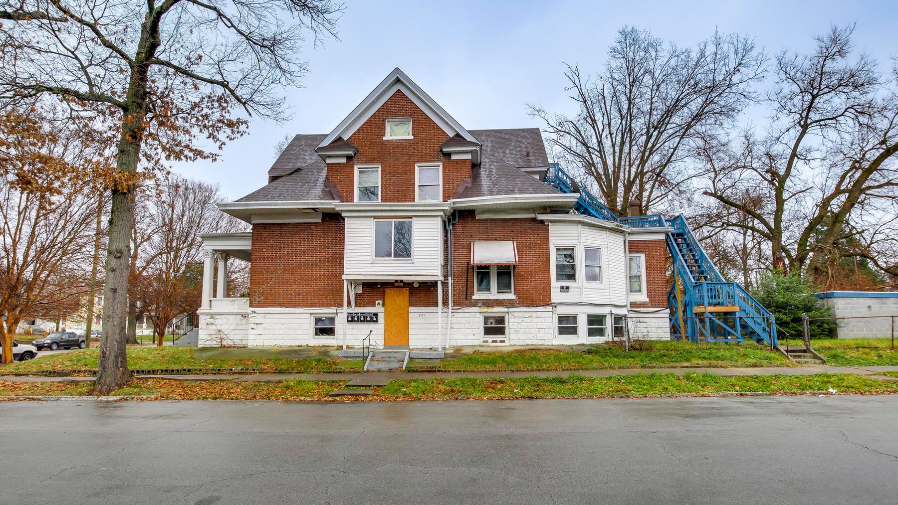 Image for Bank Owned Sixplex: Published Reserve