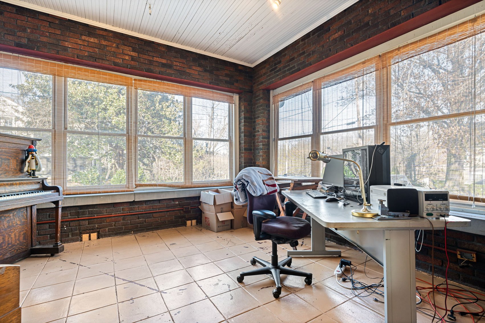 Image for 160 N Galt Ave-ONLINE AUCTION ONLY-BIDDING HAS STARTED