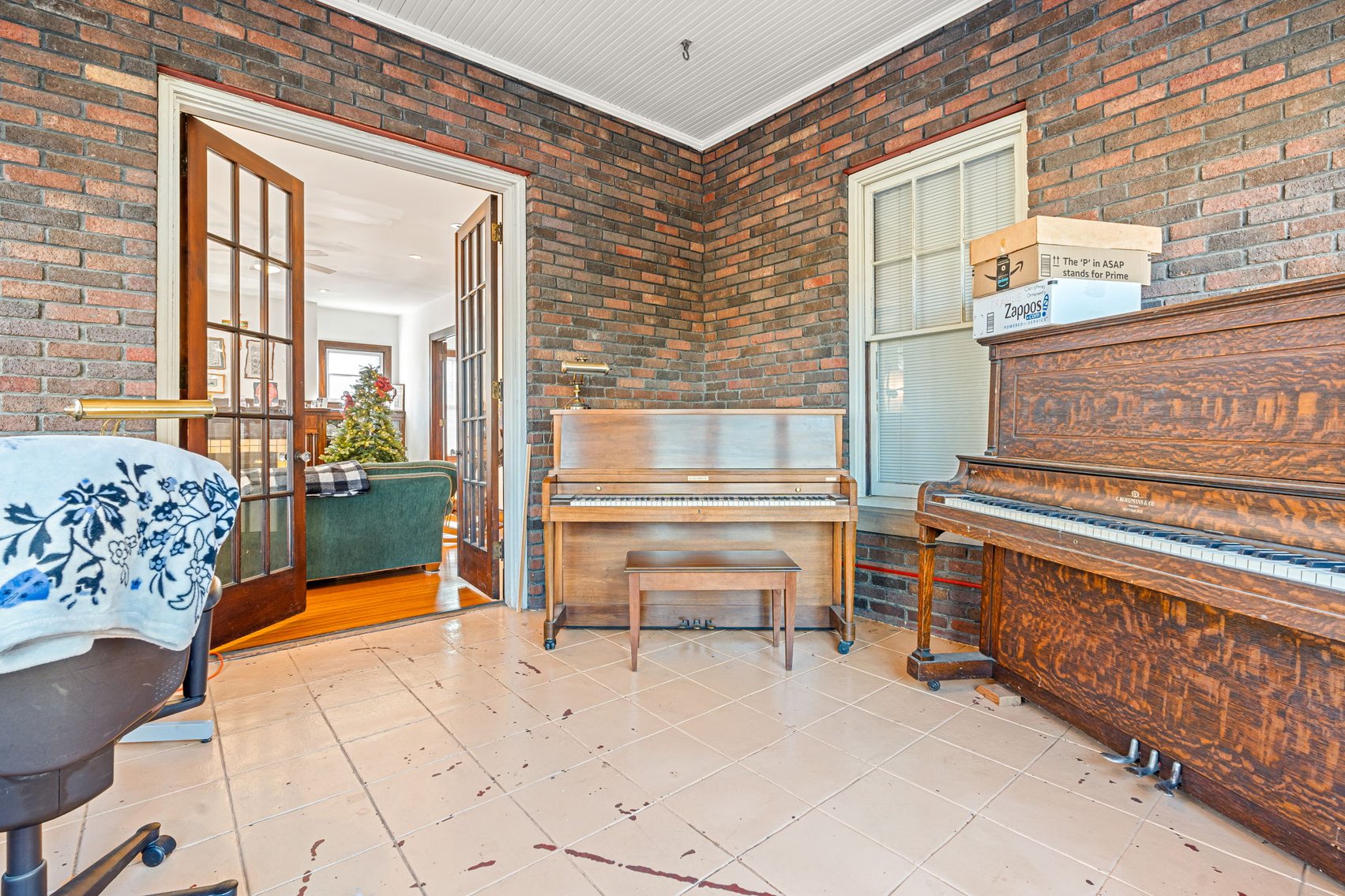 Image for 160 N Galt Ave-ONLINE AUCTION ONLY-BIDDING HAS STARTED