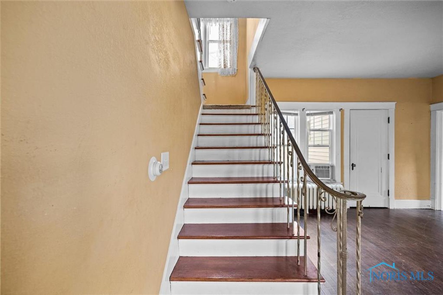 Image for MINIMUM BID AUCTION $70,000! 1333 Kenyon Dr