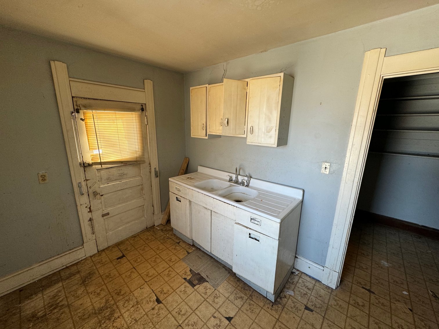 Image for MINIMUM BID AUCTION $59,000! 435 E Broadway