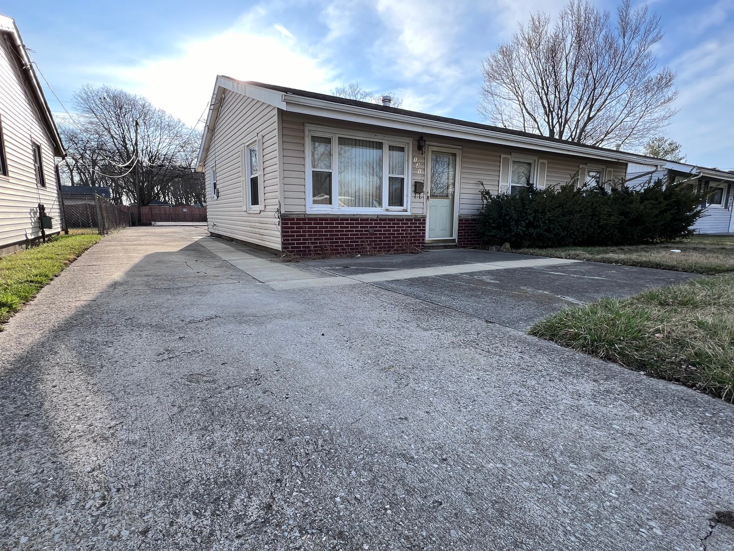 Image for MINIMUM BID AUCTION $69,000! 1310 E Larchmont