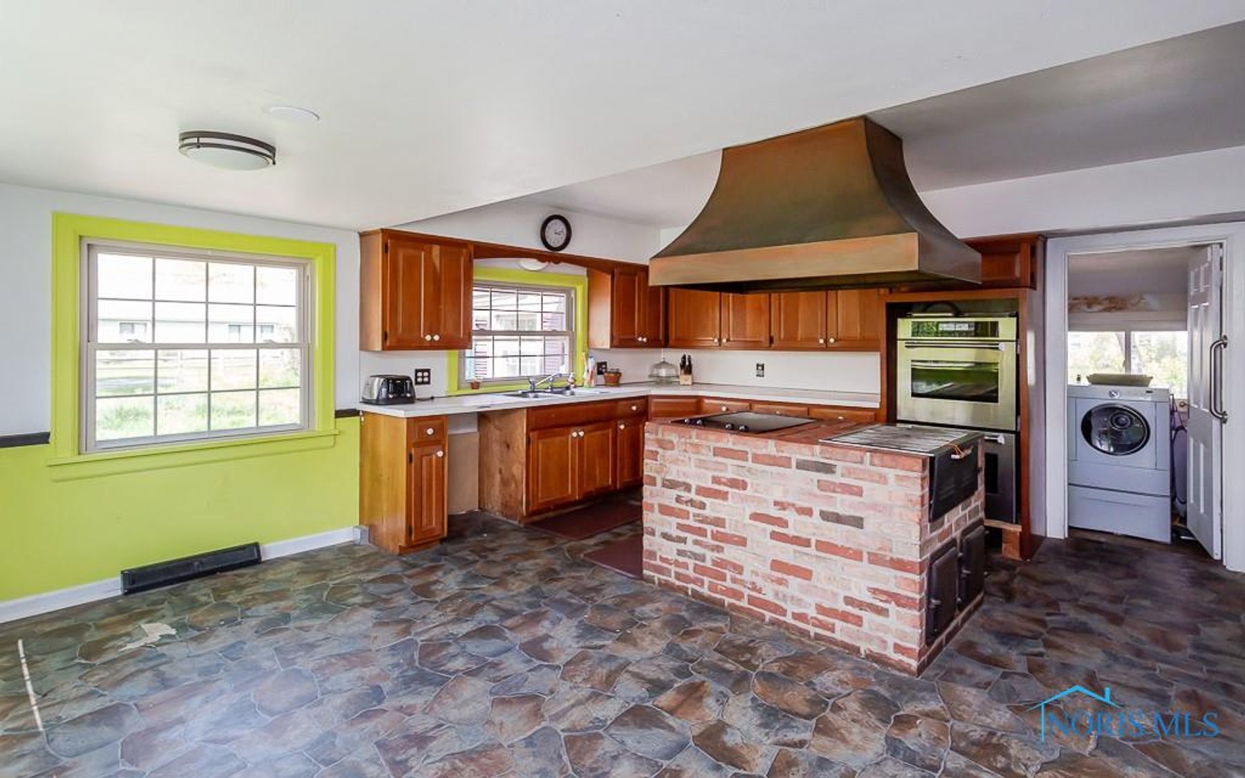 Image for MINIMUM BID AUCTION $129,000! 1034 Nela Pkwy