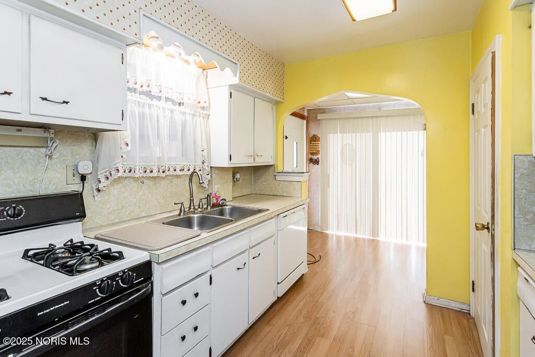 Image for MINIMUM BID AUCTION $99,000! 2149 Westbrook