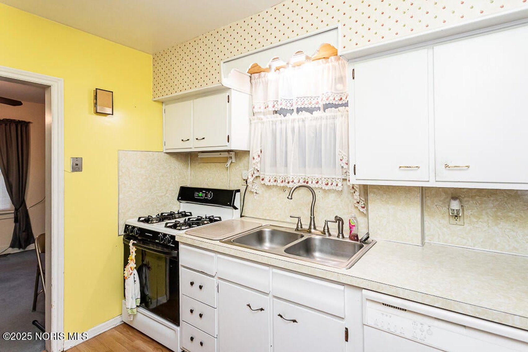 Image for MINIMUM BID AUCTION $99,000! 2149 Westbrook