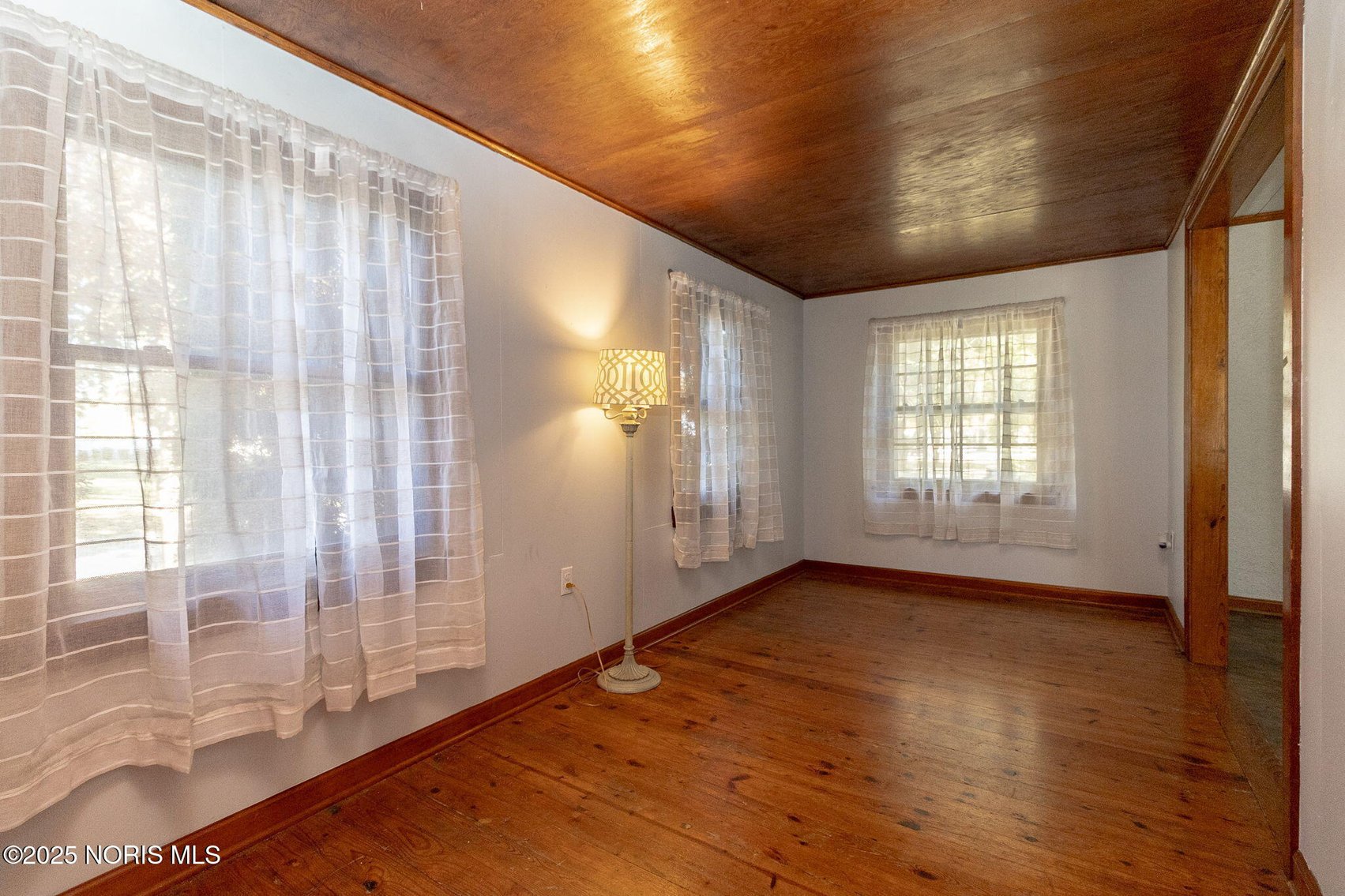 Image for MINIMUM BID AUCTION $139,000! 402 East Indiana