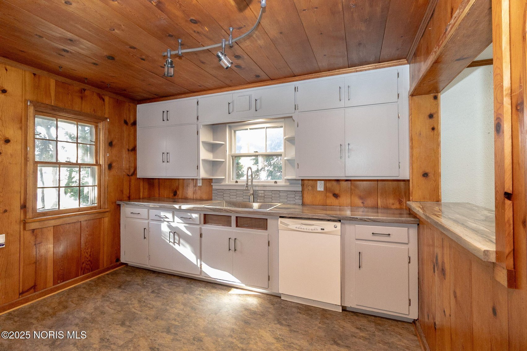 Image for MINIMUM BID AUCTION $139,000! 402 East Indiana