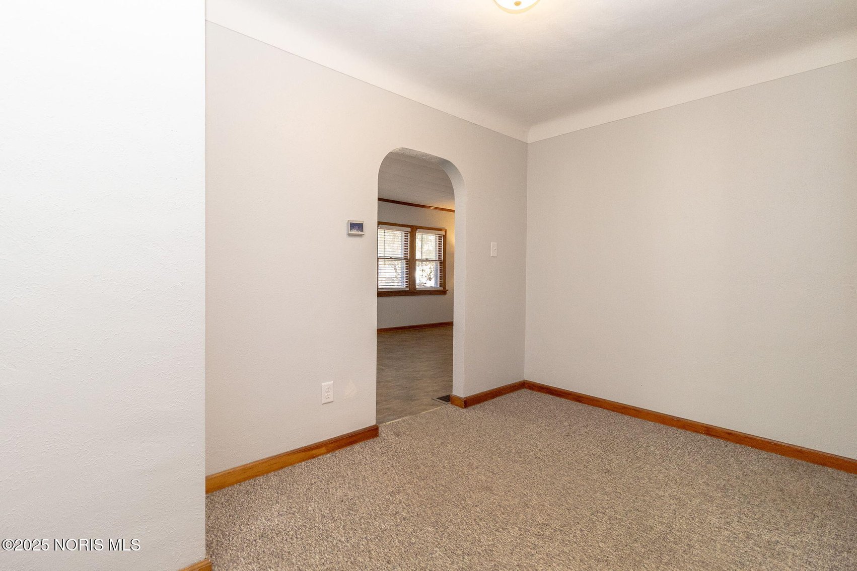 Image for MINIMUM BID AUCTION $139,000! 402 East Indiana