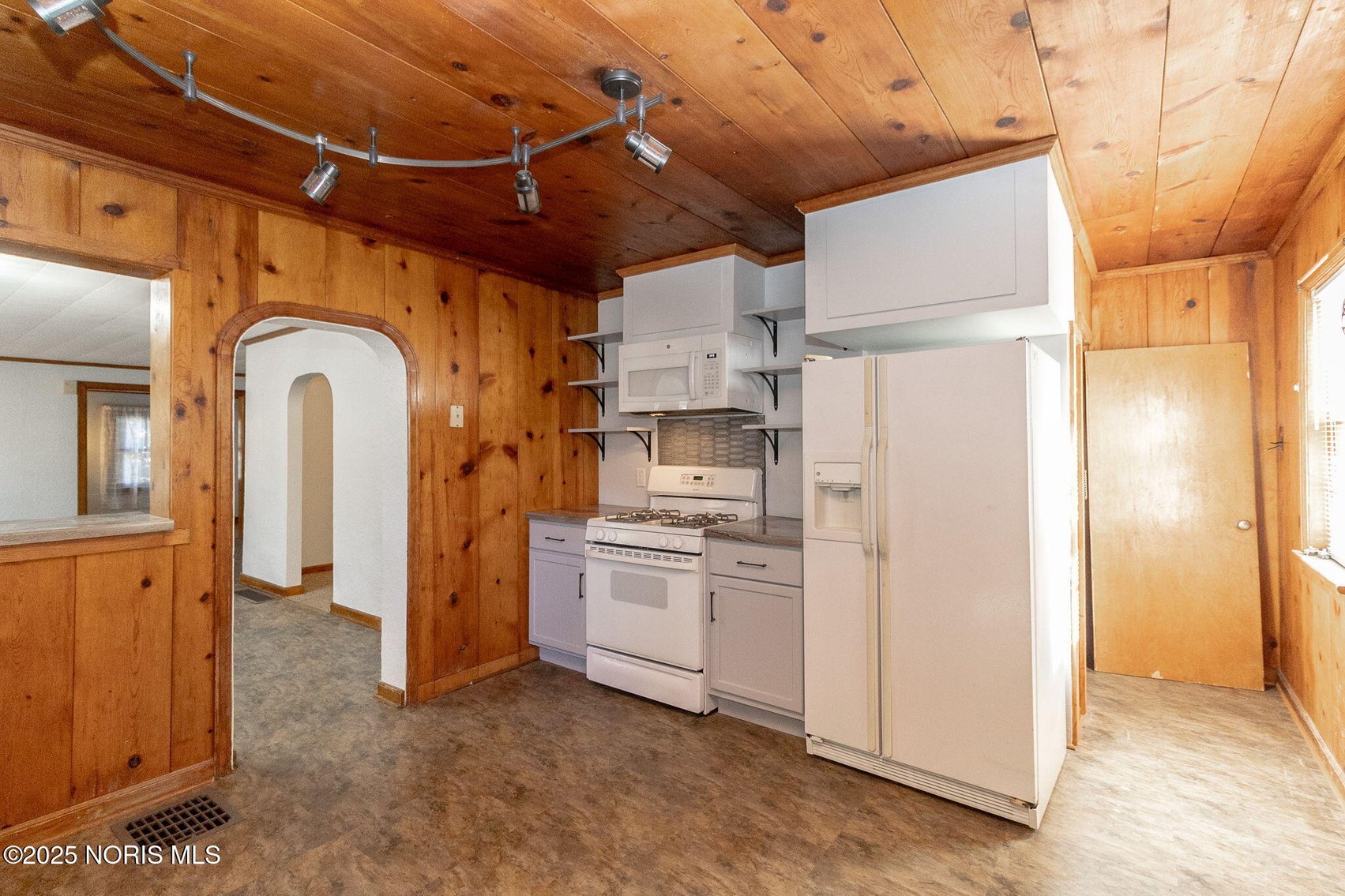 Image for MINIMUM BID AUCTION $139,000! 402 East Indiana