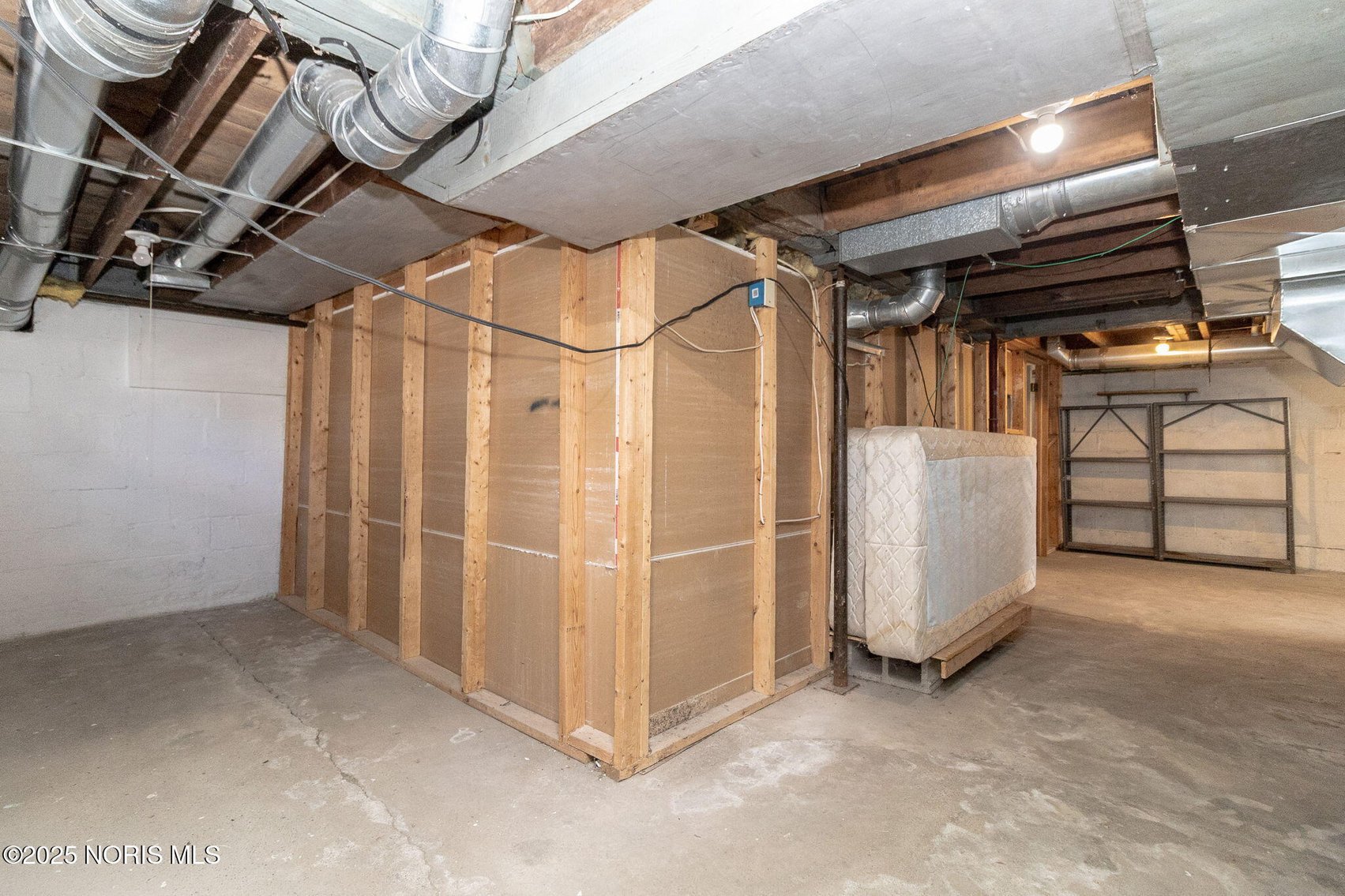 Image for MINIMUM BID AUCTION $139,000! 402 East Indiana