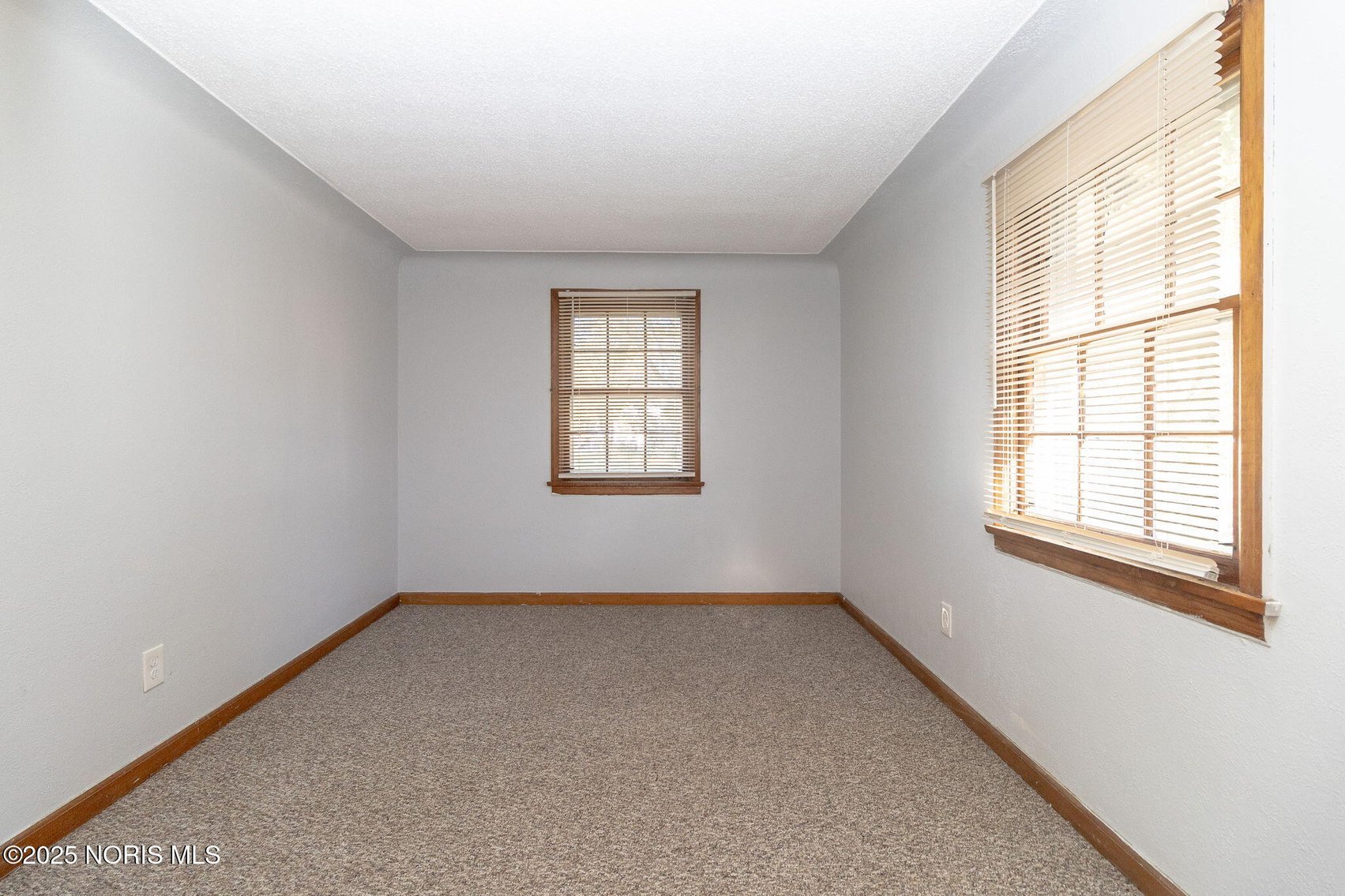 Image for MINIMUM BID AUCTION $139,000! 402 East Indiana