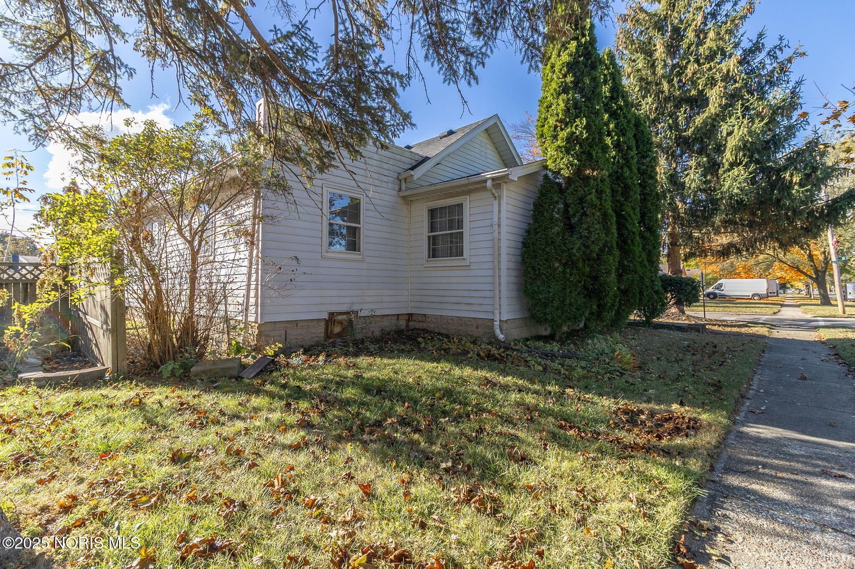 Image for MINIMUM BID AUCTION $139,000! 402 East Indiana