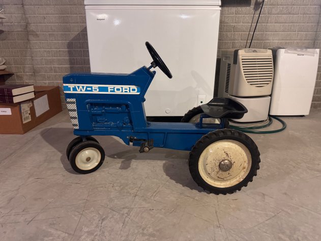 Image for RICHARD D. FORD TRACTOR COLLECTION ONLINE ONLY AUCTION