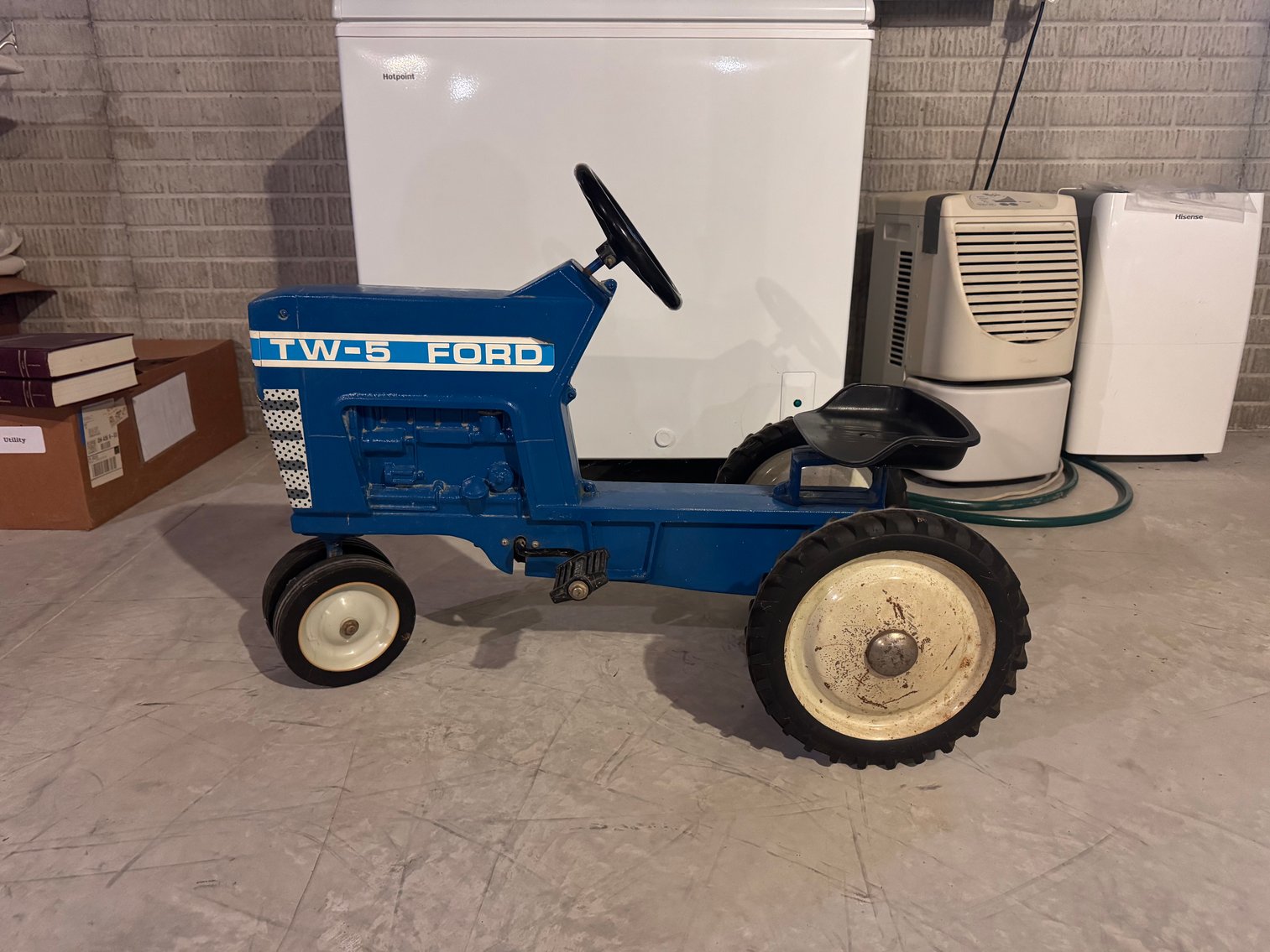 Image for RICHARD D. FORD TRACTOR COLLECTION ONLINE ONLY AUCTION