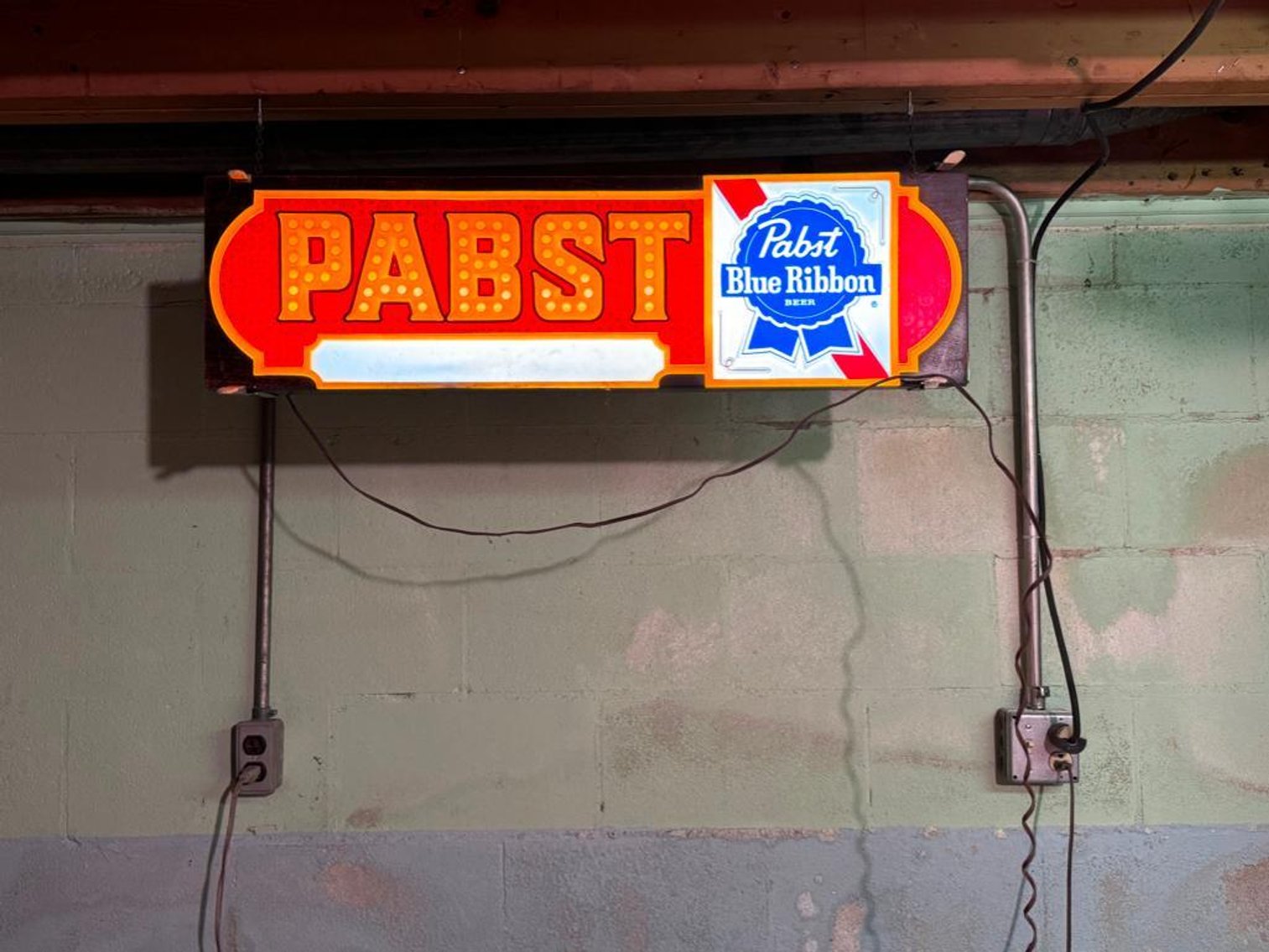 Image for NEON SIGNS, TOOLS AND HOUSEHOLD ITEMS AND MORE ONLINE ONLY AUCTION