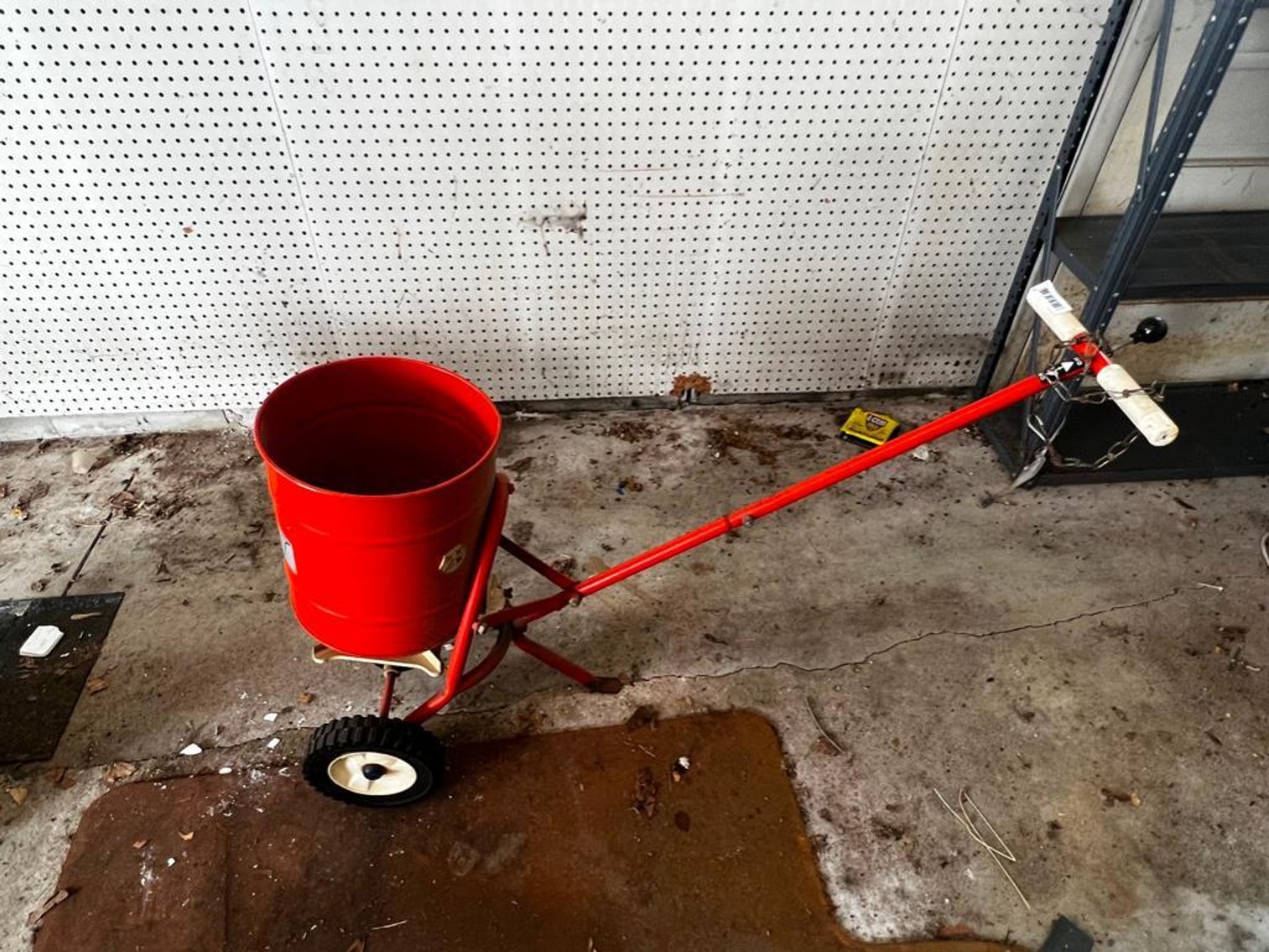 Image for VAN AND HOUSEHOLD ITEMS ONLINE AUCTION