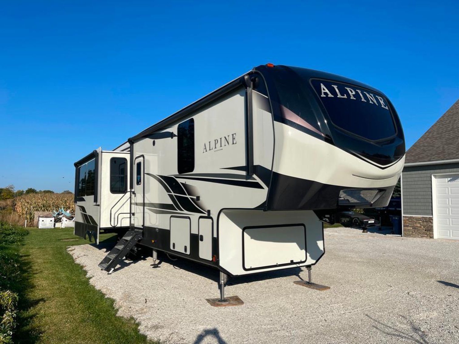 Image for 2021 Keystone Alpine 3650 RL Fifth Wheel!! ONLINE ONLY AUCTION!