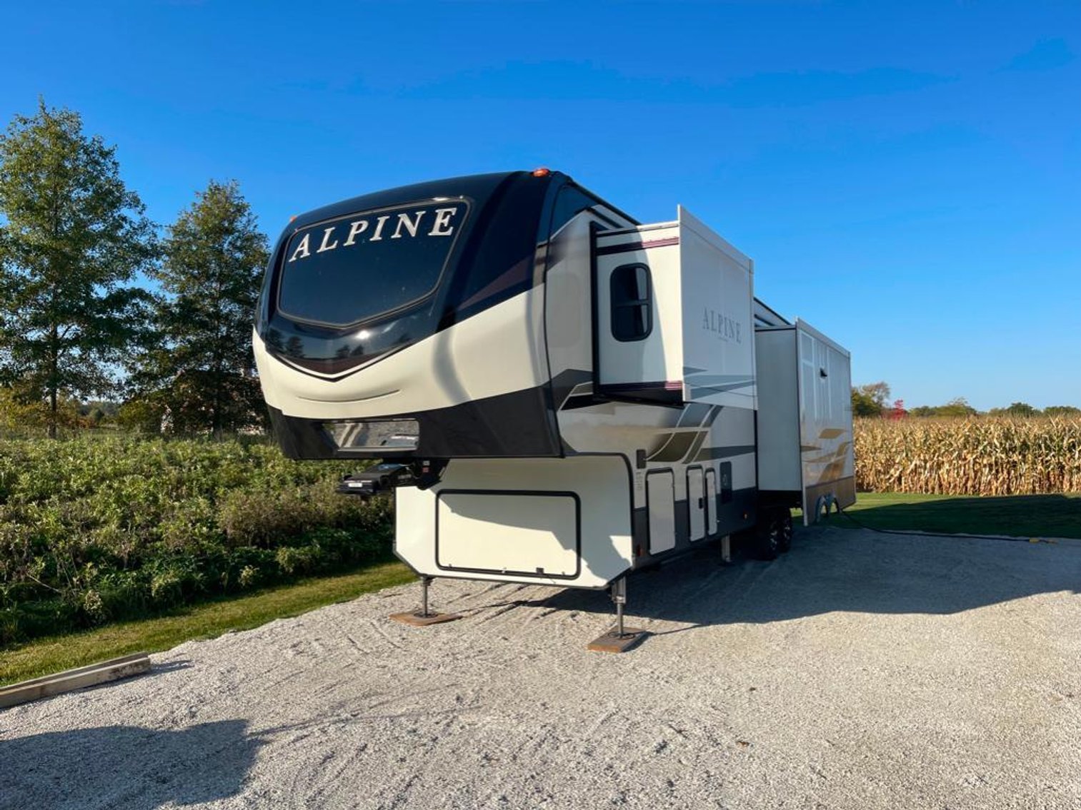 Image for 2021 Keystone Alpine 3650 RL Fifth Wheel!! ONLINE ONLY AUCTION!