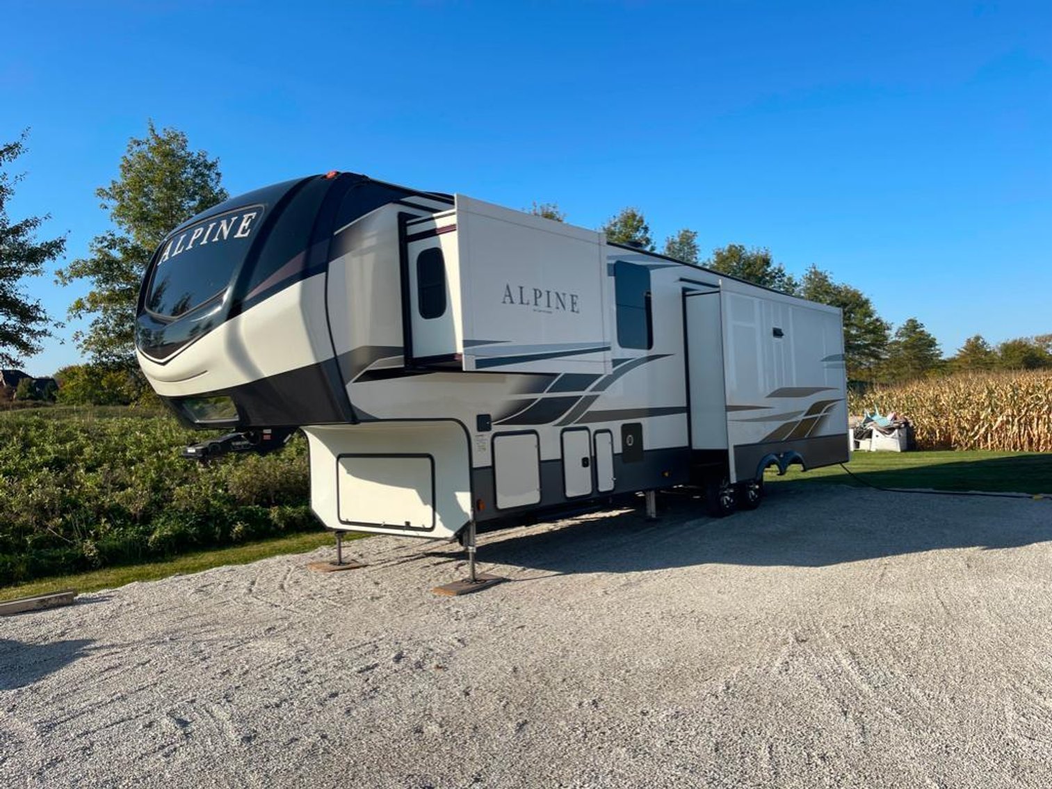 Image for 2021 Keystone Alpine 3650 RL Fifth Wheel!! ONLINE ONLY AUCTION!