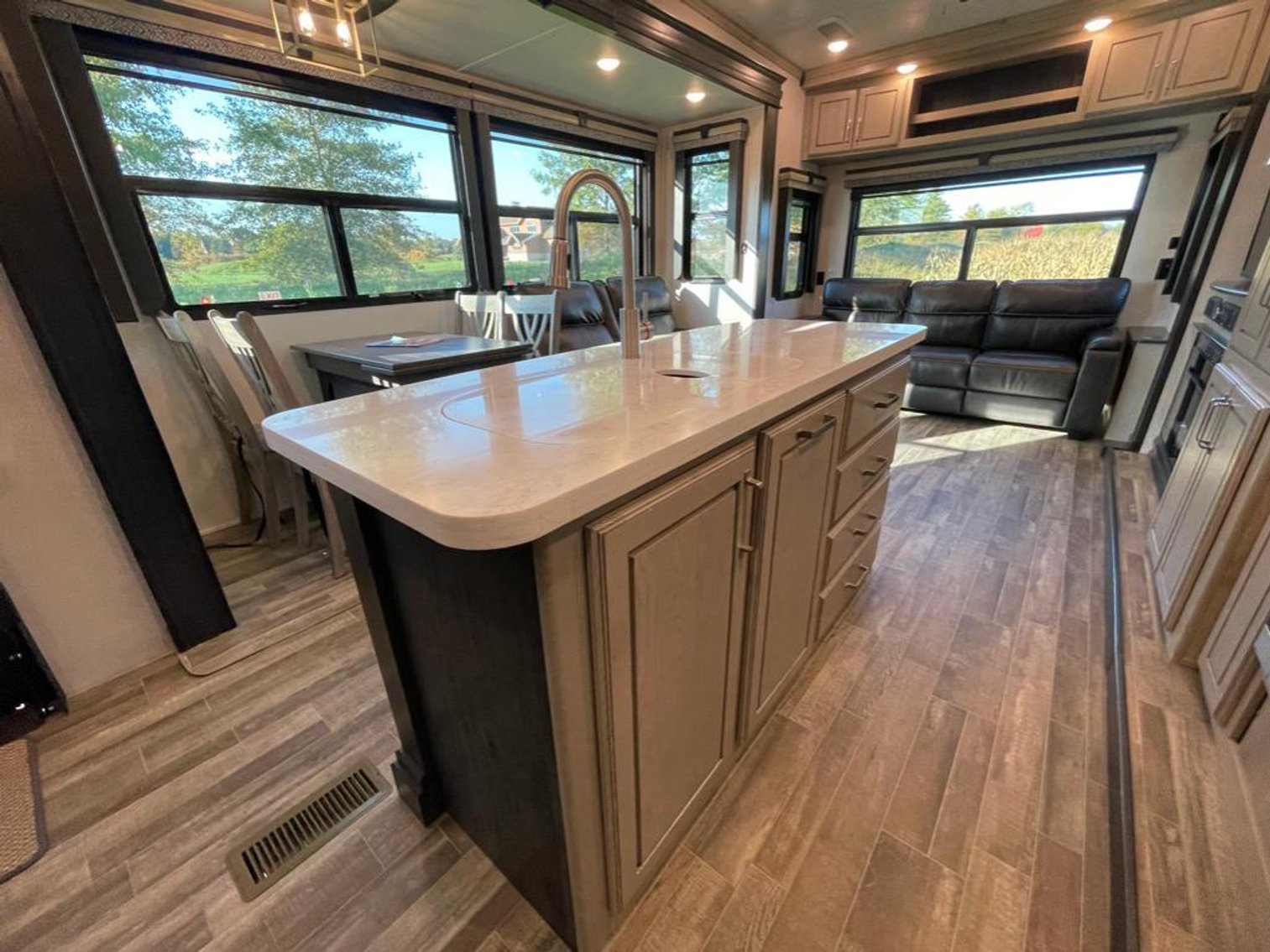Image for 2021 Keystone Alpine 3650 RL Fifth Wheel!! ONLINE ONLY AUCTION!