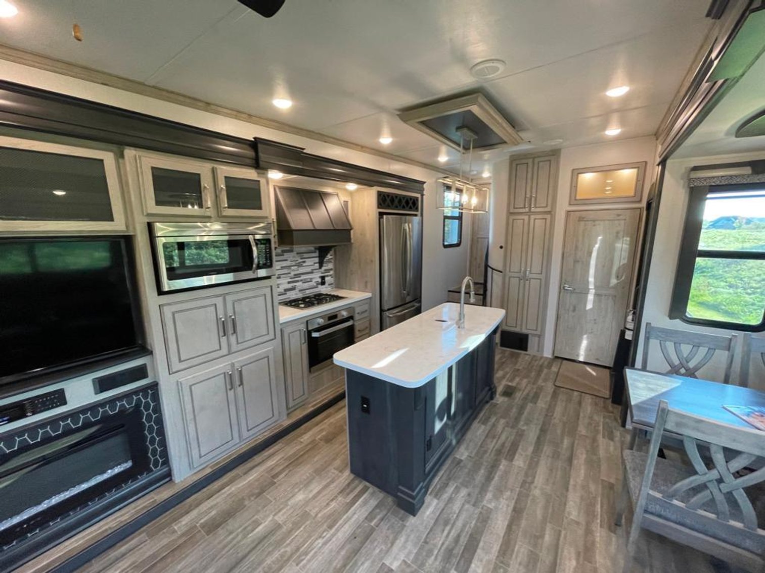 Image for 2021 Keystone Alpine 3650 RL Fifth Wheel!! ONLINE ONLY AUCTION!