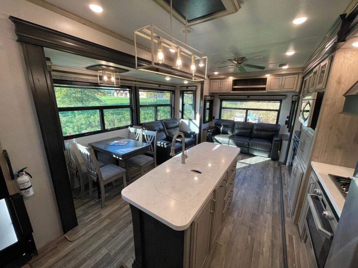 Image for 2021 Keystone Alpine 3650 RL Fifth Wheel!! ONLINE ONLY AUCTION!