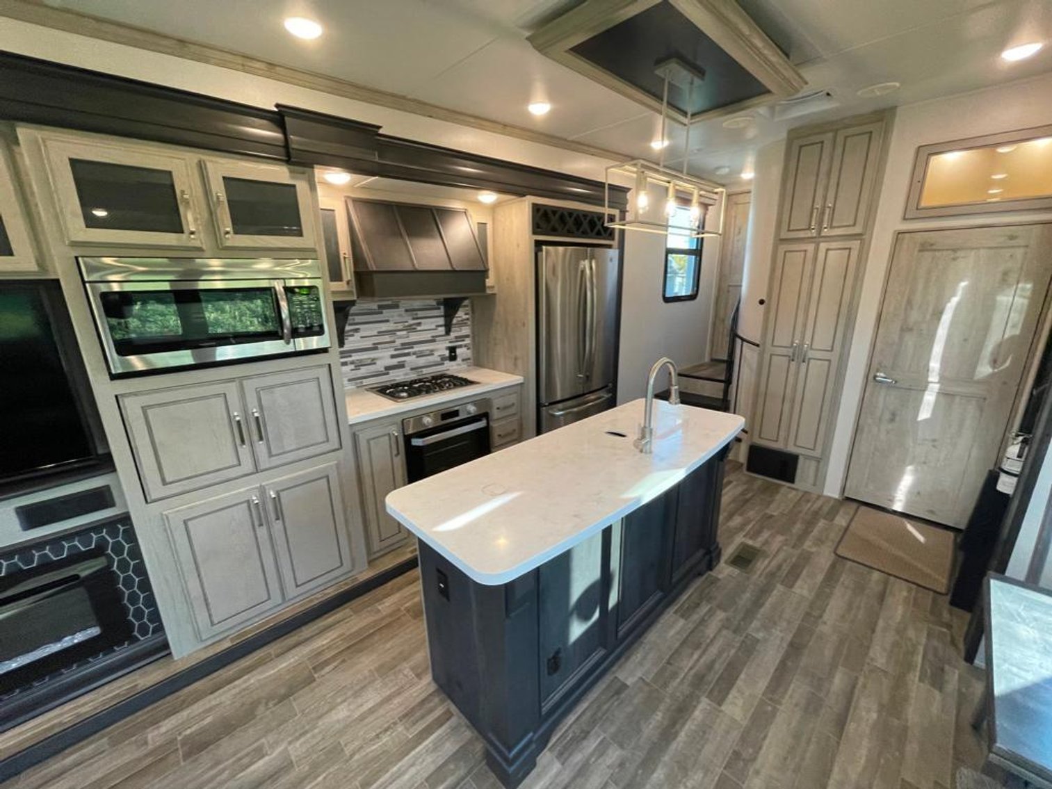 Image for 2021 Keystone Alpine 3650 RL Fifth Wheel!! ONLINE ONLY AUCTION!