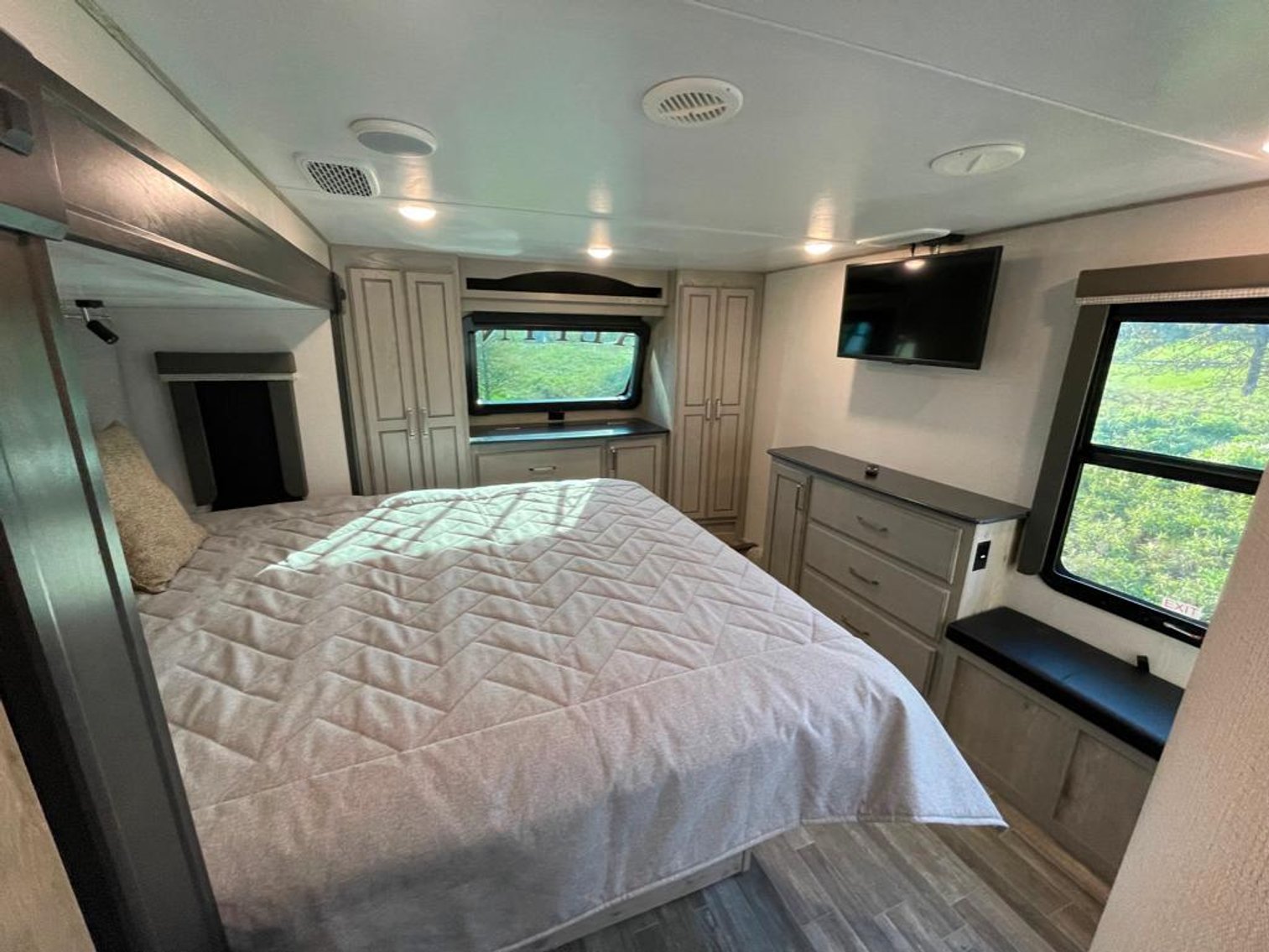 Image for 2021 Keystone Alpine 3650 RL Fifth Wheel!! ONLINE ONLY AUCTION!
